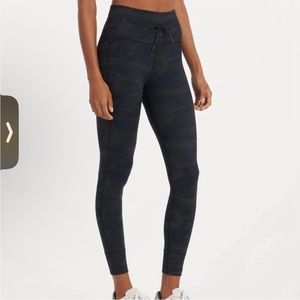 Vuori Black Camo Daily Legging XS